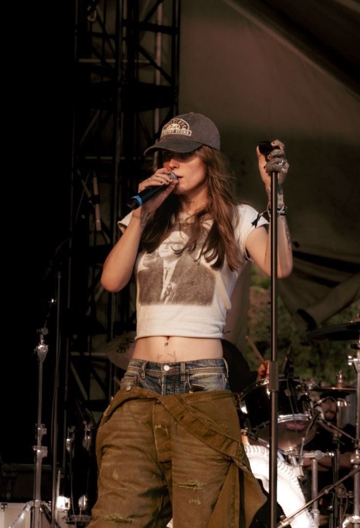 dykeofcain's tweet image. something about hayden in this outfit