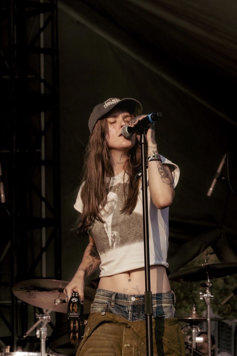 dykeofcain's tweet image. something about hayden in this outfit