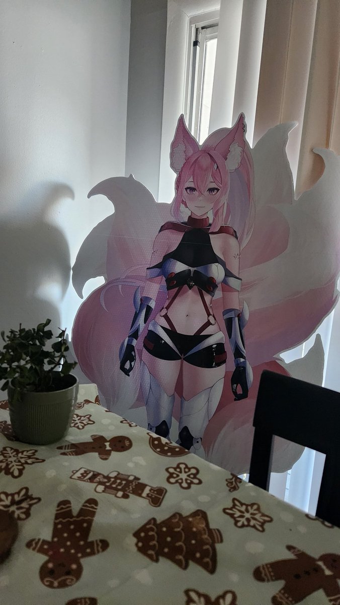 inkybyss's tweet image. Paycheck well spent.. all 235 dollars of it.. ramen for dinner.. let's hope my roommates enjoy the meicha-tree for Christmas lmfao