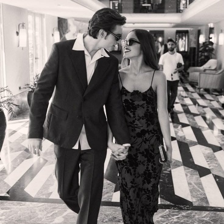 oliviarodrbr's tweet photo. 🚨 RUMOR: Segundo o The Sun, Olivia Rodrigo e Louis Partridge terminaram seu relacionamento. 

"Eles formavam um casal tão adorável que as pessoas que os conhecem ficaram chocadas quando souberam. Não foram as semanas mais fáceis para eles e eles decidiram que é melhor ficar separados por enquanto."