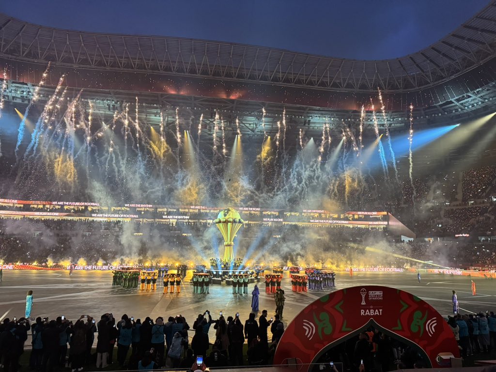 SAMIOALSALEH's tweet image. حضرت مساء اليوم حفل افتتاح النسخة (٣٥)من نهائيات كأس آمم إفريقيا بملعب الأمير عبدالله بالرباط، بحضور  ولي عهد المملكة المغربية الشقيقة صاحب السمو الملكي الأمير / الحسن ، وبحضور عدد من كبار المسئولين والشخصيات المغربية والدولية.
وتم تقديم  لوحات من الفنون والاستعراضات المغربية…