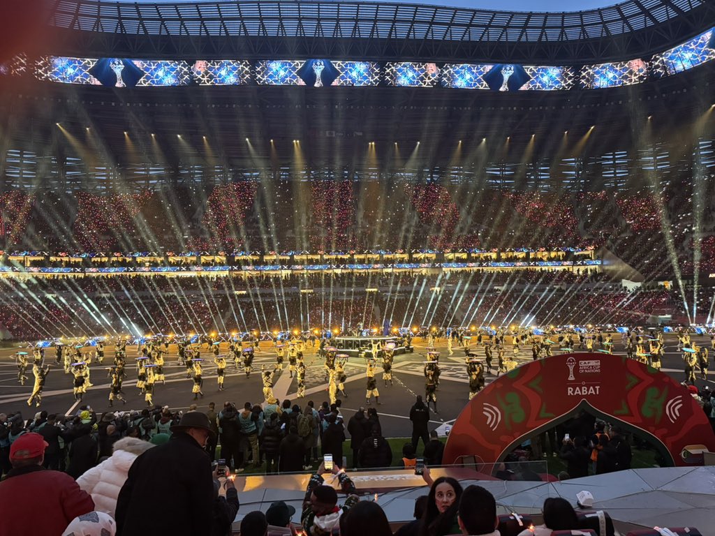 SAMIOALSALEH's tweet image. حضرت مساء اليوم حفل افتتاح النسخة (٣٥)من نهائيات كأس آمم إفريقيا بملعب الأمير عبدالله بالرباط، بحضور  ولي عهد المملكة المغربية الشقيقة صاحب السمو الملكي الأمير / الحسن ، وبحضور عدد من كبار المسئولين والشخصيات المغربية والدولية.
وتم تقديم  لوحات من الفنون والاستعراضات المغربية…