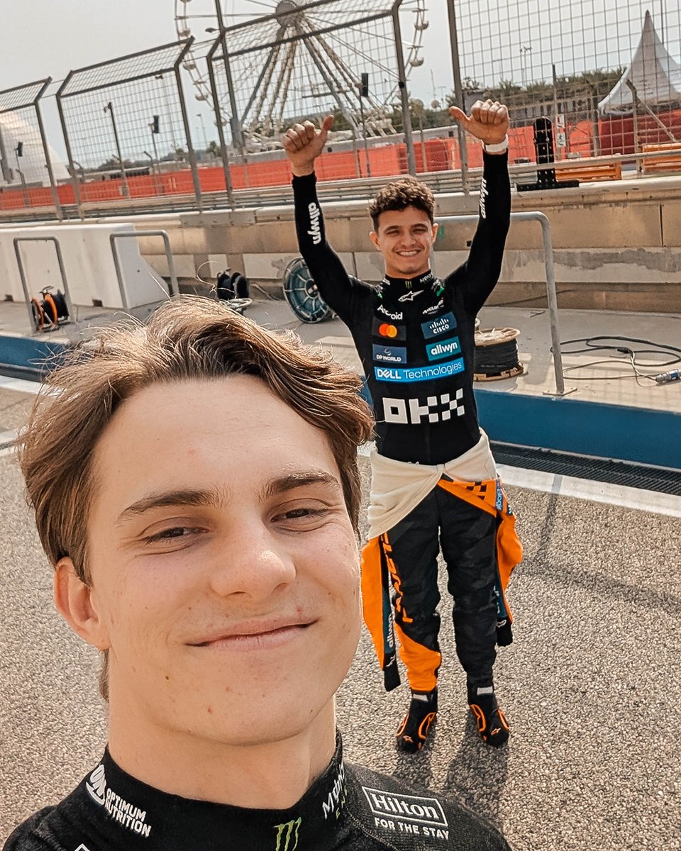 Selfies with our duo >>>

#McLaren