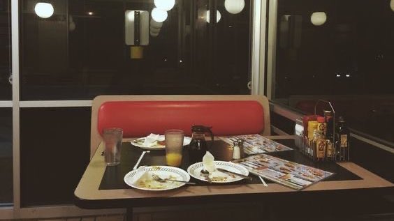 bow_t1e_is_cool's tweet image. ⠀
                                 — 𝘠𝘖𝘜’𝘙𝘌 𝘈𝘕 𝘐𝘋𝘐𝘖𝘛. 

даже не знаю что хуже: стоять на холоде за квартал от ее дома и ждать, думая, какого черта ты вообще здесь делаешь или ехать вдвоем по пустой ночной дороге в гробовой тишине.
 ⠀