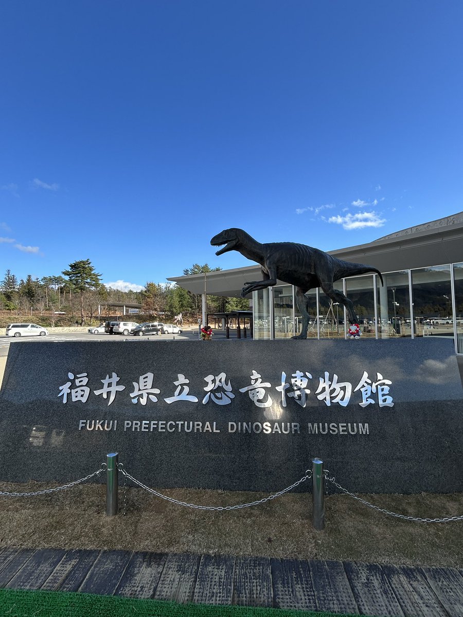 2a_mink3gone's tweet photo. 福井県恐竜博物館に行ってきました!
怖いです!あ……目が合いました…あわわ…
#PRINCECAT
#プリンスキャット https://t.co/iPGuBzrS8e