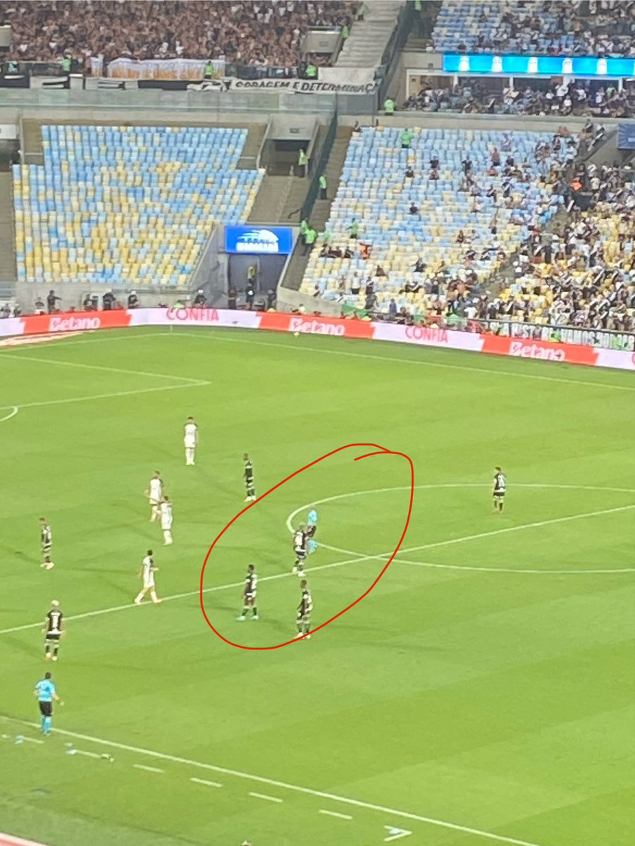 afcassini's tweet photo. Ohhh de azul ?! O que o senhor vai ganhar se o “coríntia” for campeão ?! https://t.co/EddzyqyrKC