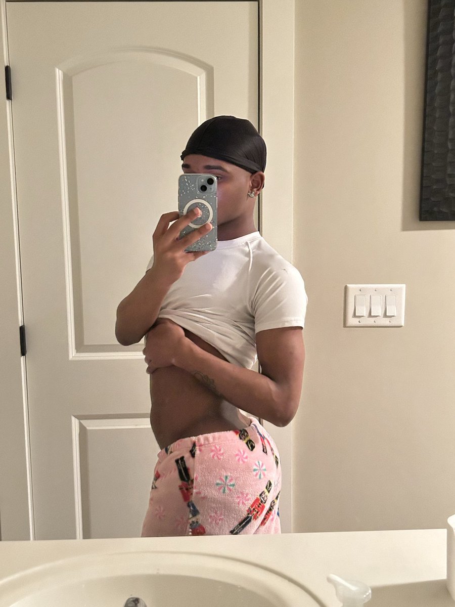 jayluvah's tweet photo. no matching pjs https://t.co/kiZ8den6PI