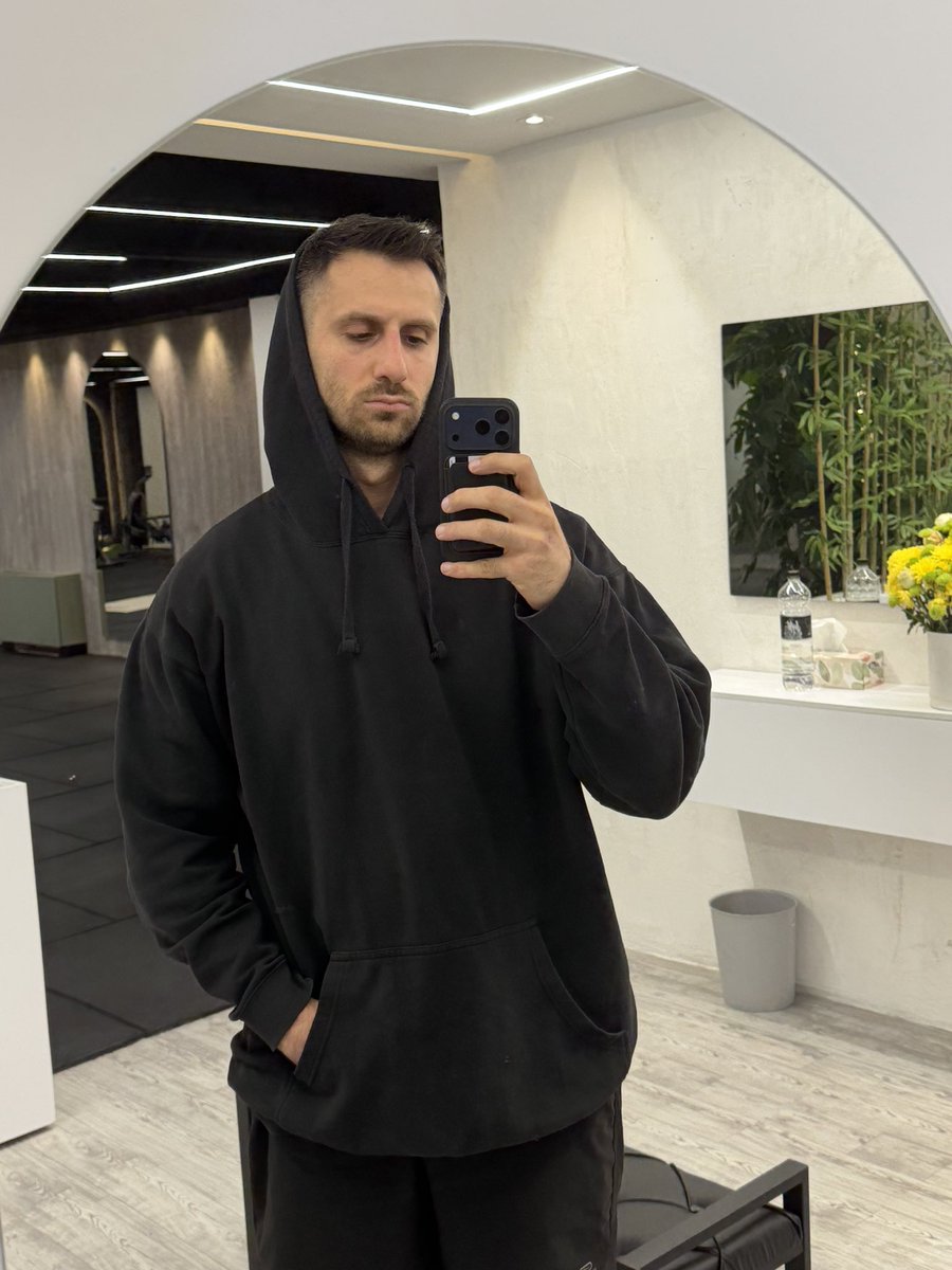 Alirezzzza tweet media