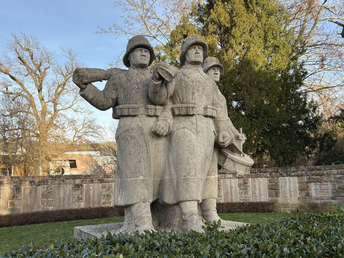parapronto82's tweet photo. War Memorial, Weinheim, Baden-Württemberg https://t.co/DB81b5deka