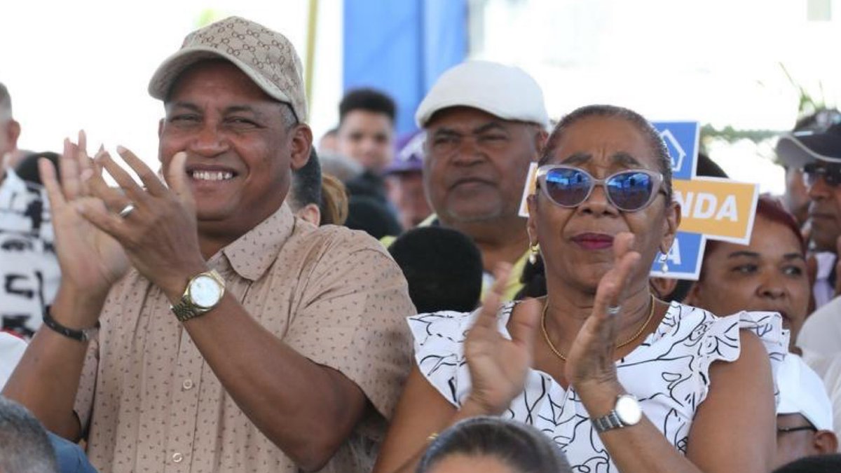 El presidente <a href="/LuisAbinader/">Luis Abinader</a> dejó inaugurada la Escuela Básica Hato del Yaque, en Santiago, impactando de manera directa a más de 650 estudiantes de este distrito municipal.

🔗 Amplía en prensadelpresidente.gob.do