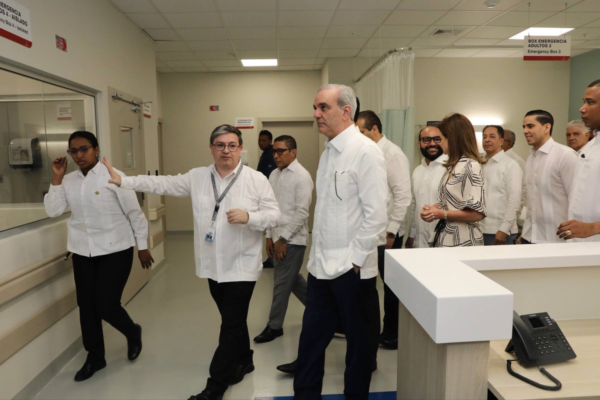 El presidente <a href="/luisabinader/">Luis Abinader</a>, junto a la vicepresidenta <a href="/RaquelPenaVice/">Raquel Peña</a>, participó en la inauguración del Hospital Especializado de Medicina Avanzada (HEMA), un moderno centro de tercer nivel de atención. 

🔗 Amplía en prensadelpresidente.gob.do