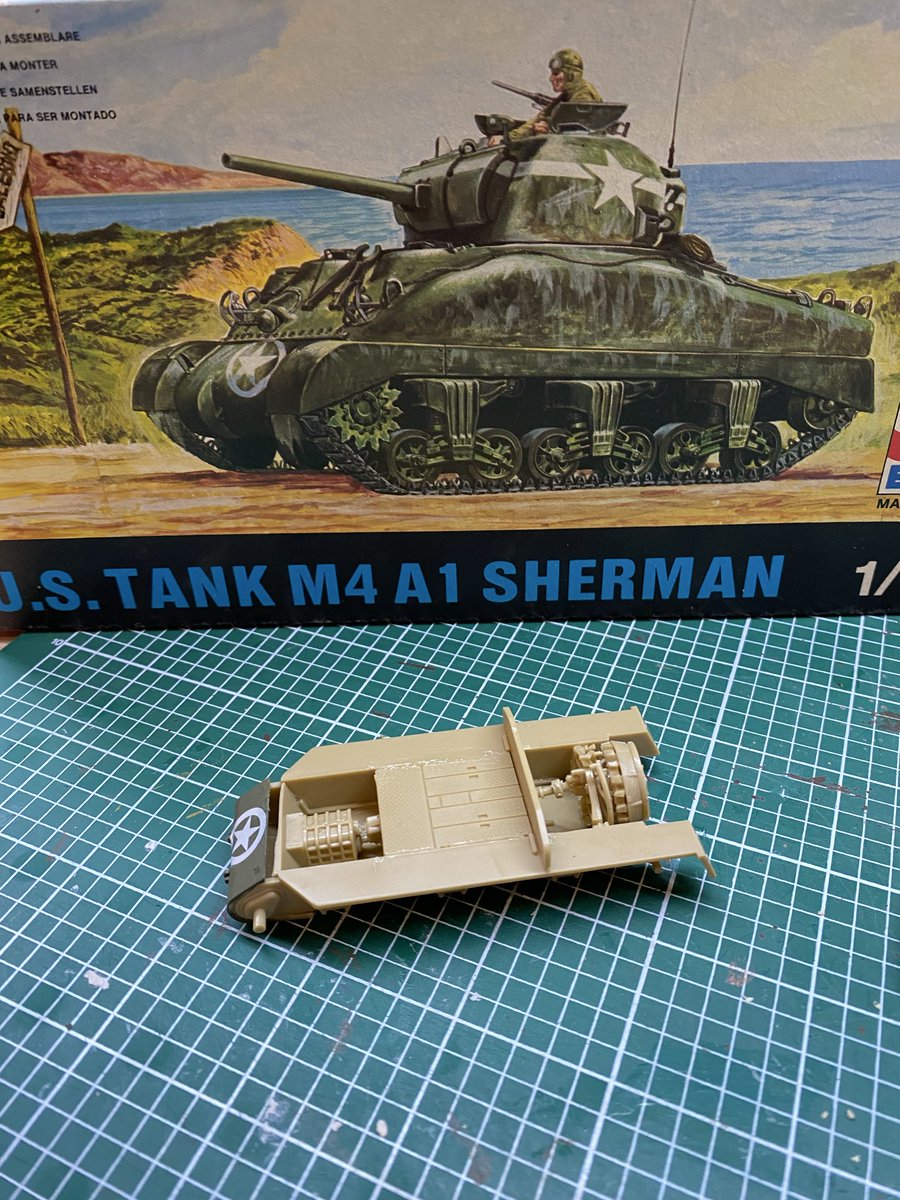 And we’re off! Mainly been building things you won’t see 🤪. Engine and axle in place. When you think there is some sequence in the instructions they throw you off again. #FestiveTankChallenge2025 #FestiveTankChallenge