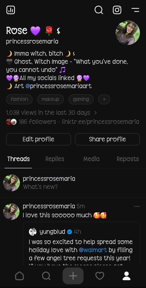 CrownRoseMaria's tweet image. I love this font. It's so pretty and cute 🥰
The love hearts for the o's and heart dots on the i and j is soooo stinking adorable. I love it 🥰
On the Samsung app, the font is called "From the Heart" 💜

(The first screenshot is from threads)