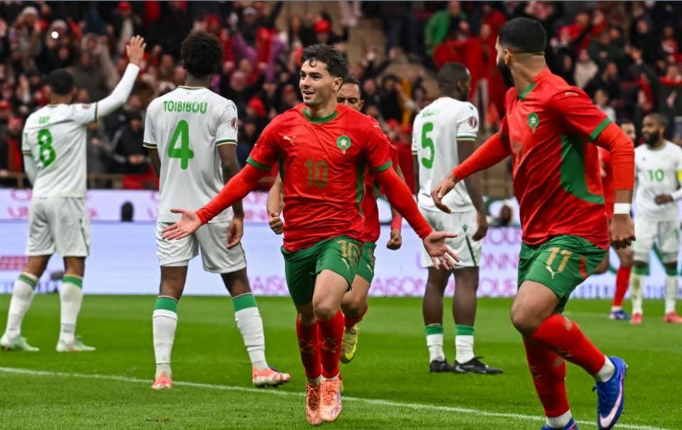 أبرز أرقام مباراة المغرب جزر القمر في افتتاح أمم أفريقيا**. التسديدات: المغرب 16 4 جزر القمر. التسديدات على المرمى:المغرب 7 2 جزر القمر. الفرص الخطيرة: المغرب 2 2 جزر القمر. الركنيات: المغرب 5 0 جزر القمر. التمريرات: المغرب 647 286 جزر القمر. الاستحواذ: المغرب %70 %30 جزر القمر. الركلات الحرة: المغرب 19 19 جزر القمر. تصديات الحارس: المغرب 2 5 جزر القمر 