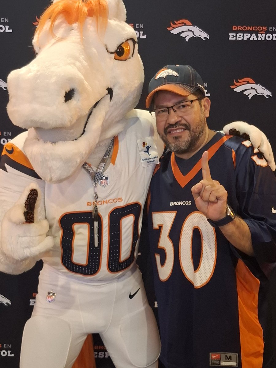 Apoyando a los <a href="/Broncos/">Denver Broncos</a> #BroncosCountry <a href="/FOXImpactoNFL/">FOX Impacto NFL</a> #BroncosCountryGdl