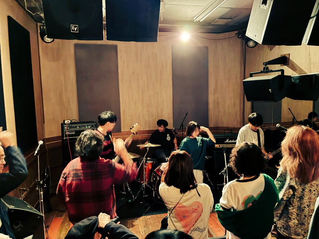 キーユニオンのライブありがとうございました！
最高すぎた✨
パンクでオルタナで時々カオスと時々ポップスという最高のイベントでした✨

深澤公園も気合い入れてライブしたのでライブ終わり本当に気持ちいい👍

年に1回にコンピ企画するよ👊
来年はあなたのバンドも！！