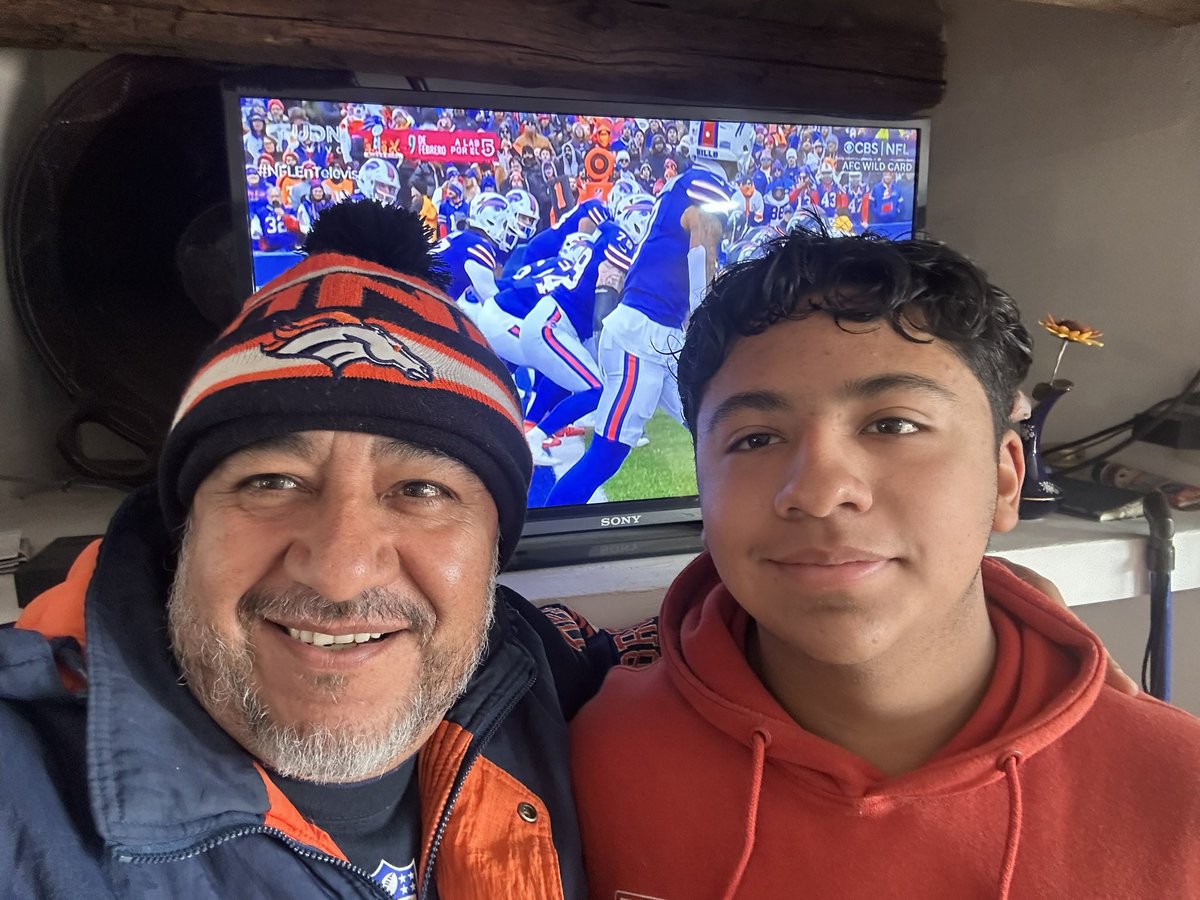 GERARDODAVIDROD's tweet photo. @FOXImpactoNFL siempre Bronco desde Meklemburg, Vance Johnson y el muy joven John Elway.. https://t.co/f3uRYCDSmd