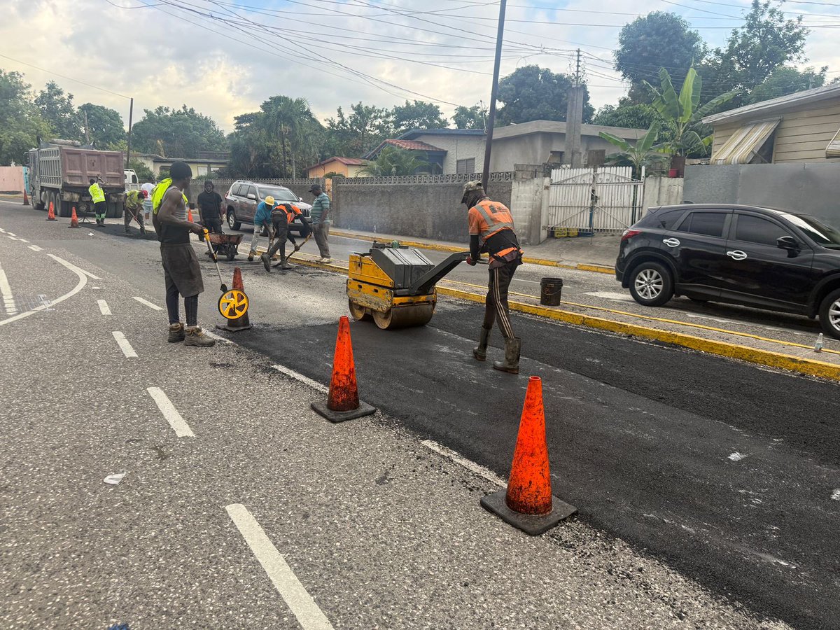 NestaJA's tweet image. Asphalting is now underway under the GO Road Rehab Programme, with teams on the ground today at Grants Pen and Barbican Road as work continues to improve key roadways.