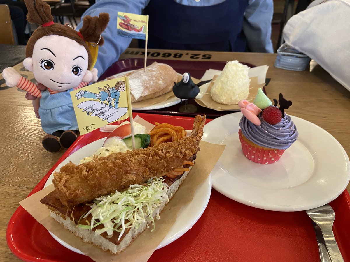 帰りたくないーーーけど、もうすぐ出発だ✈︎
名古屋に来て、はじめて名古屋らしい
ご飯食べれたのが、ここ😂！！
パンにも味噌が塗ってあってエビの身が詰まってる❤️
美味しすぎた🥹

たくさん思い出ができたので
少しずつポストします。
笑ってむせて死にかけた🤣
みゅんちゃんありがとう！！！🫶