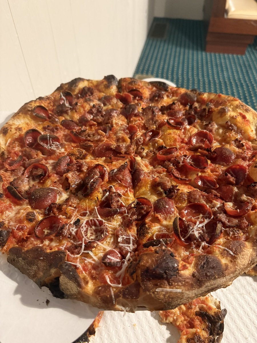 Good post

Foods that make me feel great in no particular order and make up 95% of my daily calories 

Oysters
Salmon Farmed and Wild Caught
Pasture Eggs
Coconut Oil
Whole Milk
Coffee/Lattes
Dates
Honeycrisp Apples
Greek yogurt
Vanilla Ice Cream
Blueberries
Mango
Dark Chocolate