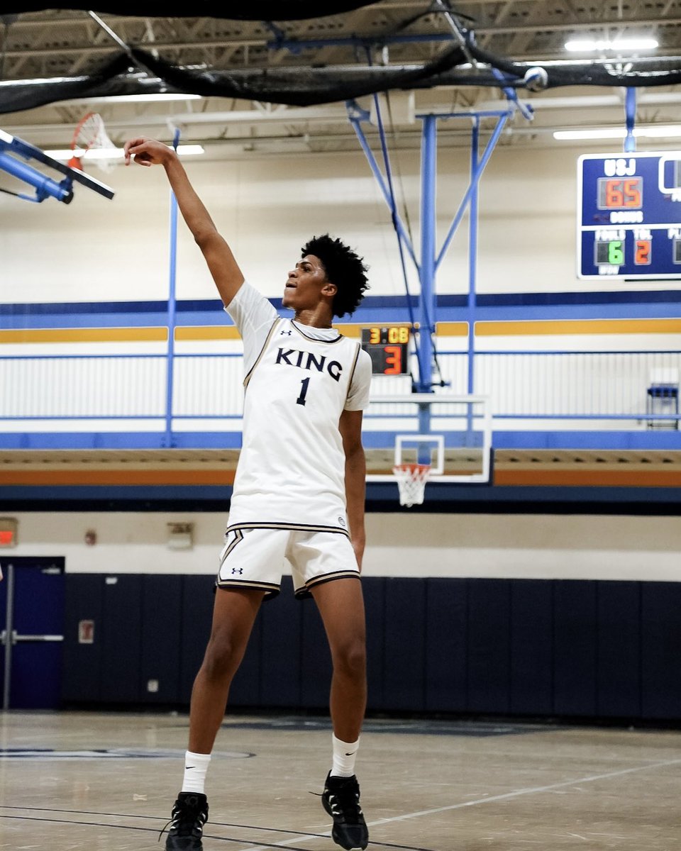 kingschoolbball's tweet image. Jonovan Bracey v St. Thomas More Prep ✍🏼
PTS - 11
REB - 6
AST - 3
@Jonov4n 
#recruit #recruitment #nepsac #faa #basketball