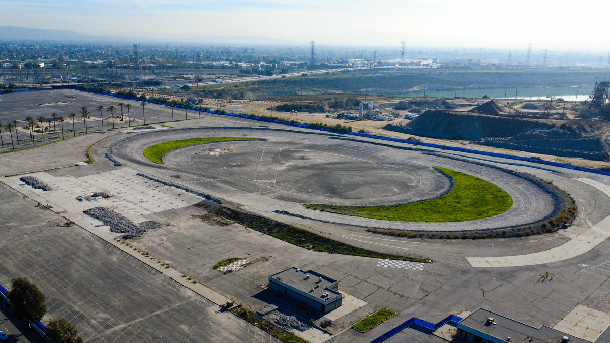 DiegoxAlv's tweet image. 1 year ago today we said goodbye to my home track, Irwindale Speedway. Decided to do this quarter's update on the anniversary. 

not much has changed since I went last in August other than the grass is green which is odd bc it hasn't rained in a long time