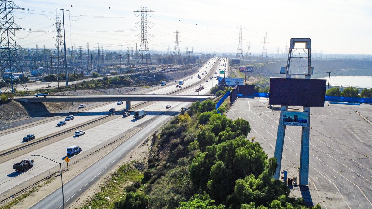 DiegoxAlv's tweet image. 1 year ago today we said goodbye to my home track, Irwindale Speedway. Decided to do this quarter's update on the anniversary. 

not much has changed since I went last in August other than the grass is green which is odd bc it hasn't rained in a long time