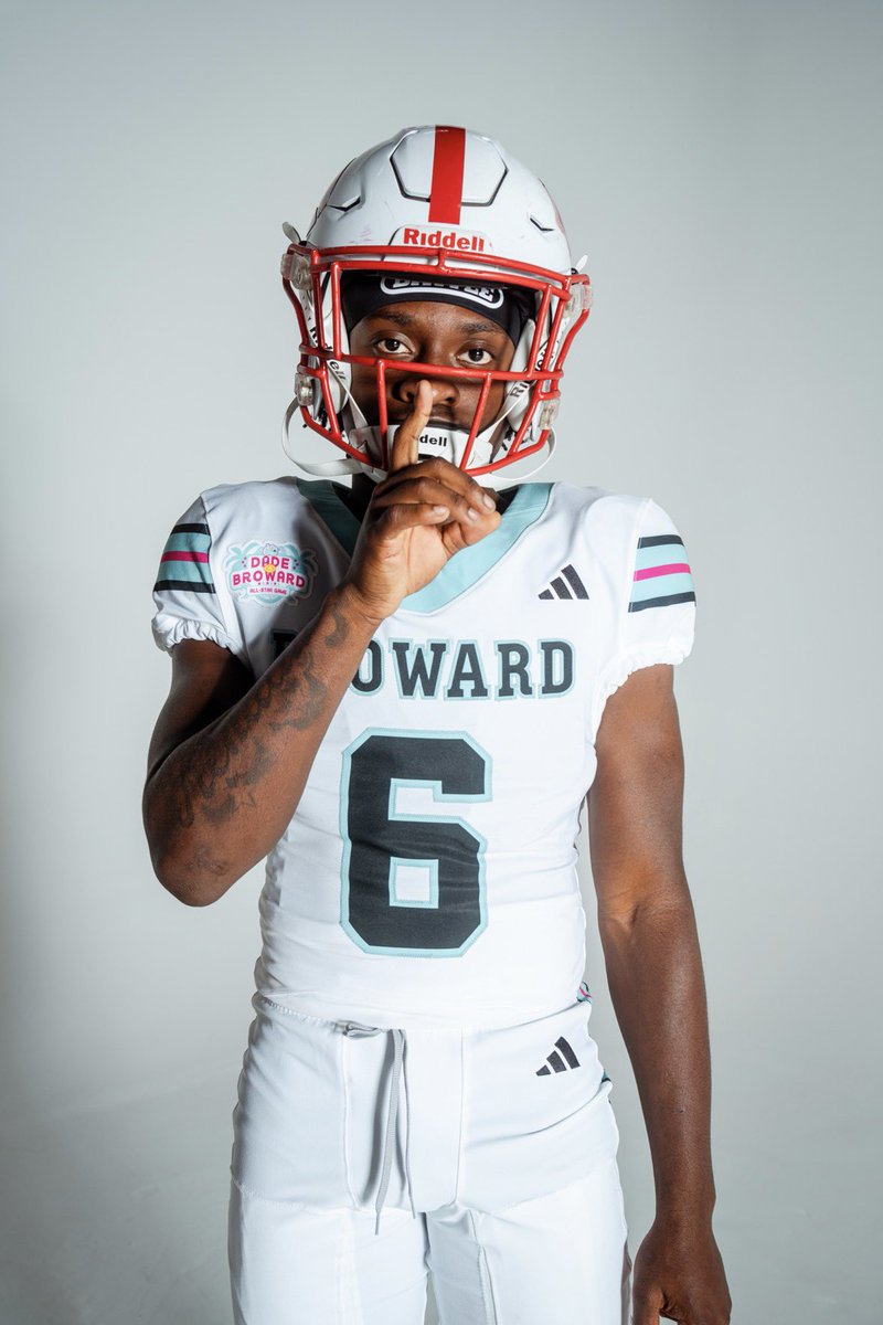 Kendall60299187's tweet image. Blessed to be playing in Dade vs BROWARD 🌴 tdy #AGTG @305Sportss @CribClassic @BenjaminRivals @Coach_Ski19 @ertonnchatelain