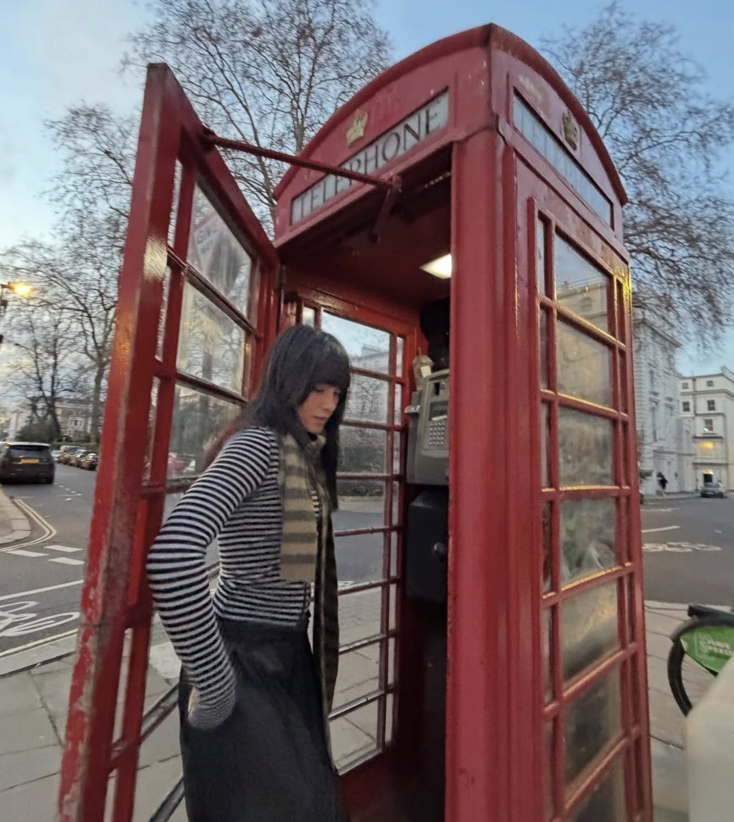 𝗟𝗢𝗡𝗗𝗢𝗡 𝗚𝗜𝗥𝗟