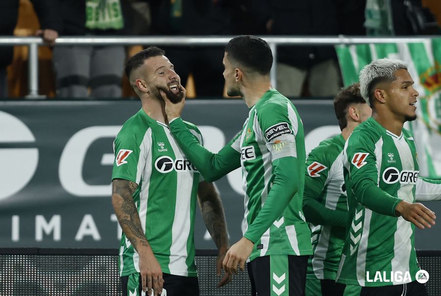 RBB_betis_1907's tweet photo. - 6° en La Liga.
- 4° en La Europa League
- Muy vivo en La Copa del Rey.

¡¡Felices fiestas verdiblancas!!
@RealBetis TE QUIERO https://t.co/Jj3xtWiccz