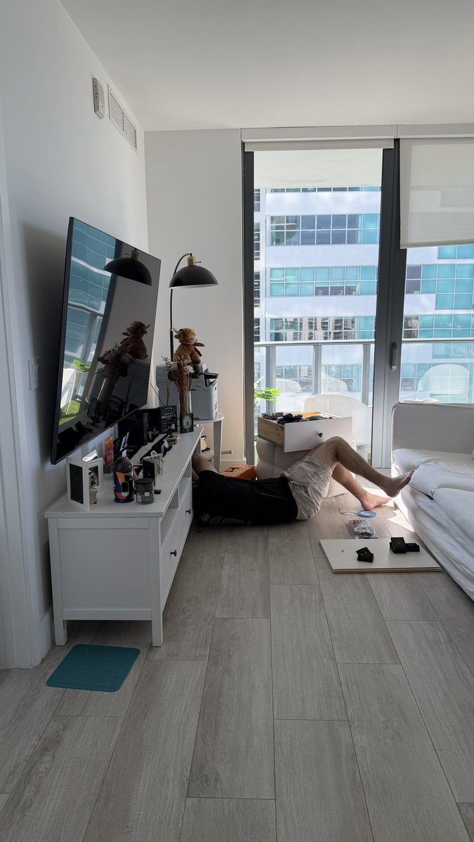 Letícia tweet media