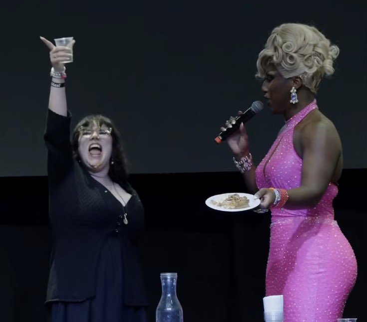 dragyuri's tweet image. do not speak to me or the bit of pie crust hanging off my chin ever again