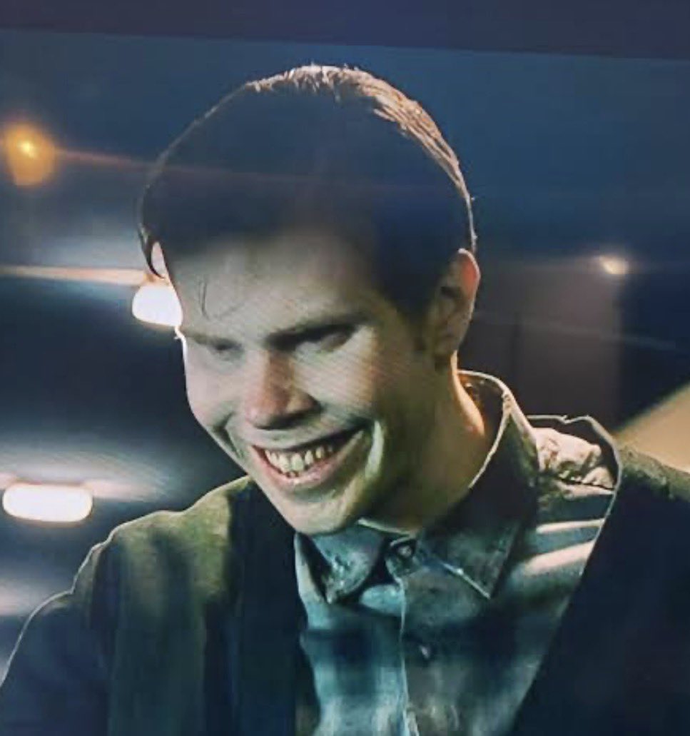 HelioVenzel's tweet photo. @MarianoNeto__ @alexcrfla Parece o sorriso da série From https://t.co/e2ztYKpKpP