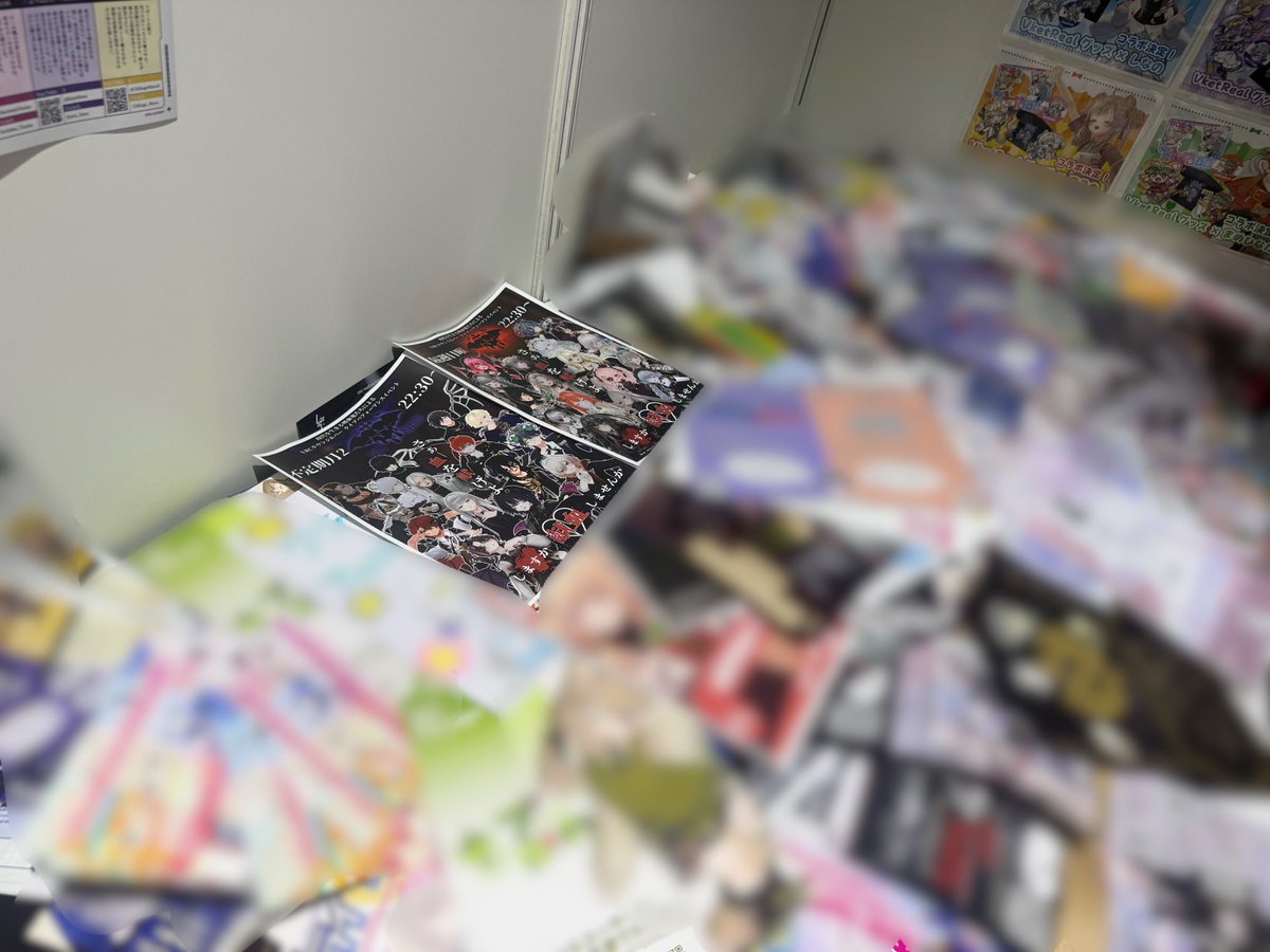 VketReal にてルージュとノワールのチラシを置かせていただいておりました🦇
(伺った時には、宣伝エリアがすごいことになっていたのでぼかしを入れております)

#VketReal2025Winter #vrc_loveblood