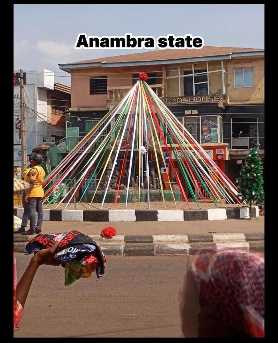 favour50077's tweet photo. PHOTOS: Christmas Decorations Across Several States In Nigeria 😊 || NKANUTVMEDIA
#pvssy #is #not #pvssy https://t.co/VloIYK1txx