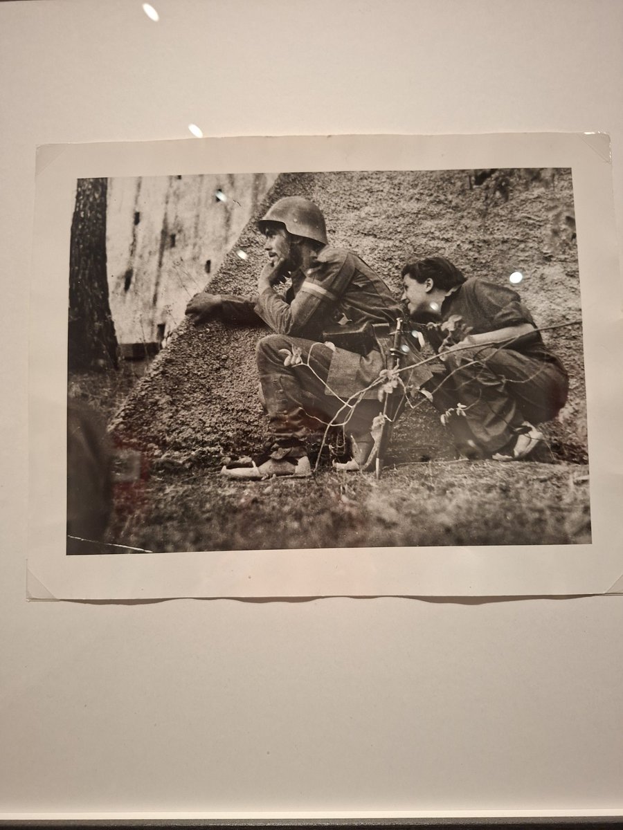 "En una guerra hay que aborrecer o a querer a alguien o, como mínimo, tomar postura, si no, no aguantas lo que pasa" Magnífica expo de Robert Capa y Gerda Taro en el Círculo de Bellas Artes de Madrid