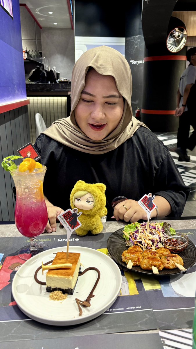 donburihhh's tweet photo. Akhirnya mampir ke Arcafe Jujutsu Kaisen di Lippo Mall Puri, Kembangan lt LG. yuuk buat para fans Jujutsu Kaisen wajib banget datengin ke Arcafe ๐ฅ๐ #JujutsuKaisen #arcafe #jujutsu #GojoSatoru #GetoSuguru #Nanamikento #KugisakiNobara #itadoriyuji #megumifushiguro #Sukunaryomen https://t.co/LI2PRCAMfO