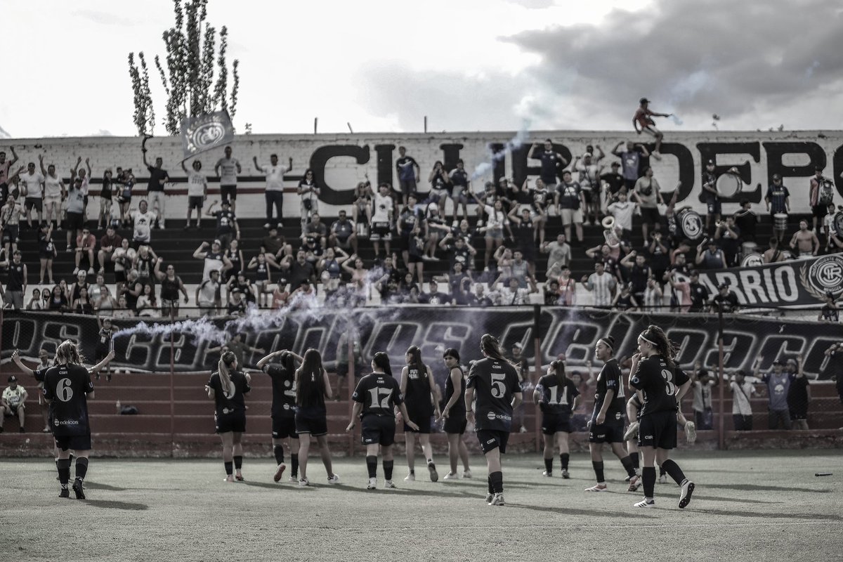 ⚠️ Final suspendida por falta de garantías en la seguridad 👎🏼

🔜 Esperamos por la pronta resolución por parte de la Liga Mendocina. ¡Queremos jugar!

¡Gracias a la familia leprosa por acompañarnos!

📷 Efraín Córdova