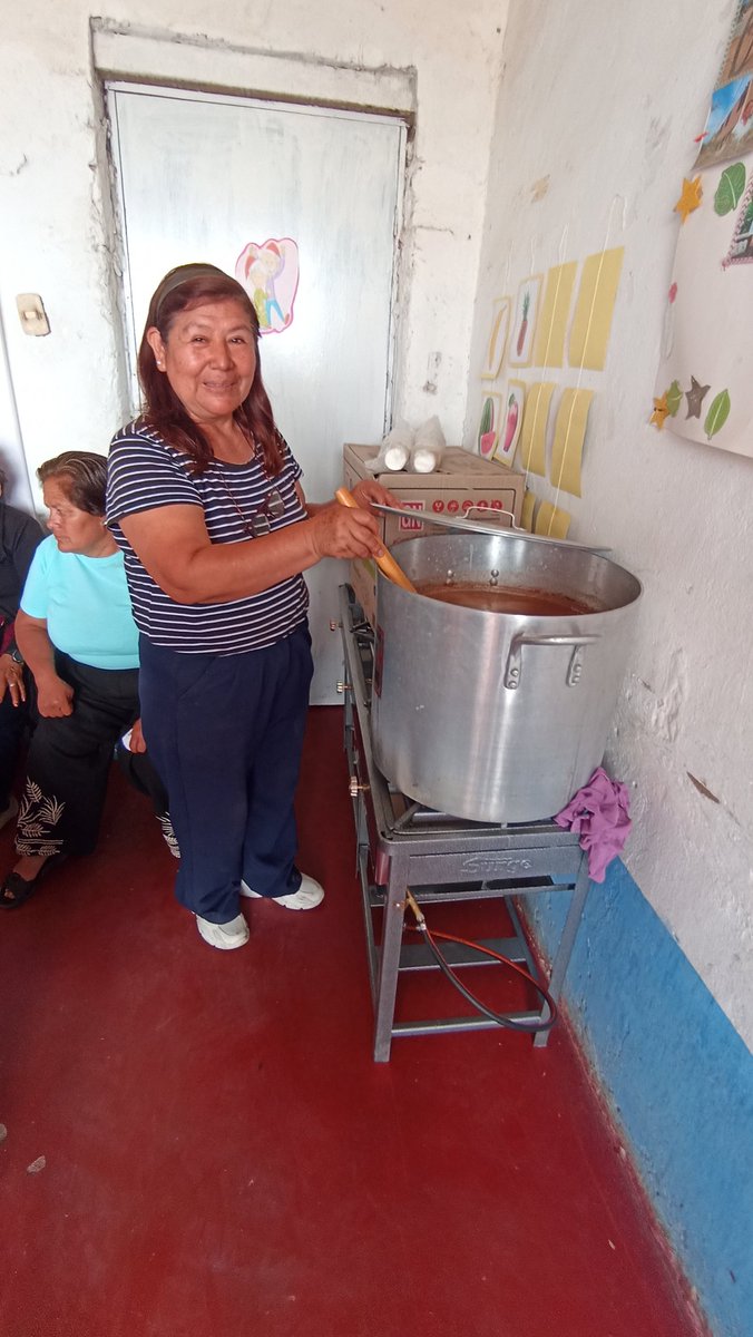 Legendarios_Vol's tweet photo. LOS AMIGOS DE LA EDAD DE ORO - HUANCHACO

Disfrutamos con nuestros adultos mayores de una deliciosa chocolatada navideña, les entregamos una cocina industrial con la que generarán ingresos 😀.

Agradecemos a todos los que se sumaron para hacer posible esta actividad 😊. https://t.co/AUYOllYc2M