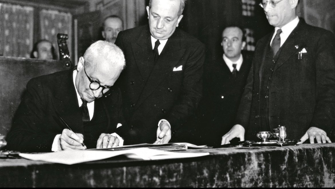 mariamedici10's tweet photo. #RicordiamoDomani
22 dicembre 1947: nasce la #CostituzioneItaliana, figlia della Resistenza e dell’antifascismo.
458 voti a favore, 62 contrari.
In vigore dal 1° gennaio 1948.
Difenderla oggi è un dovere.
#VivaLItaliaAntifascista ✊🇮🇹 https://t.co/cDgKtavuq2