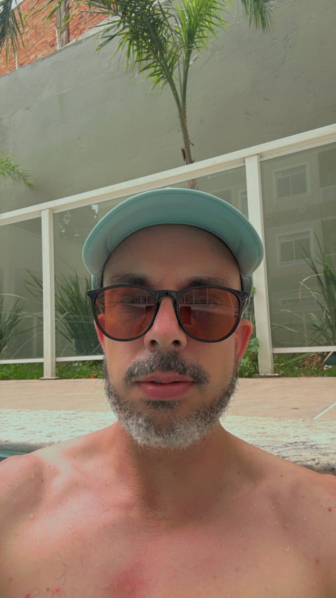 leandrolimaeng1's tweet photo. Barba branca vocês gostam? Ser 40tão tem dessas e não tem como fugir https://t.co/0z53mV5Q9W