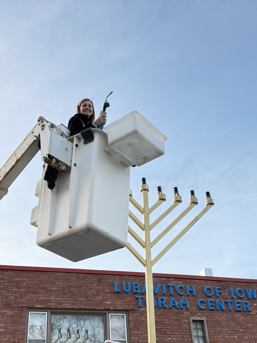 Gov. Kim Reynolds tweet media