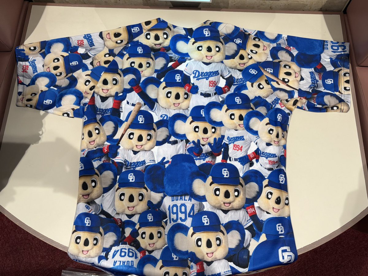 昨日の推し事現場で初解禁したユニフォームが思ってた以上にドアラ