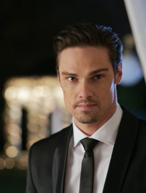 JayRyKK's tweet image. 00:00 Felicidades @2212gloria  Te deseo que pases un día maravilloso y que disfrutes de una estupenda celebración. Y para eso hemos invitado al mejor de los anfitriones, el que nunca falta a la cita. ¿Cómo lo has adivinado? 🤵‍♂️🫠 ¡Feliz cumpleaños! 🥳🎉🎂🍾 #BatB