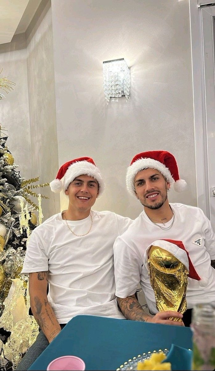 vagoxeneize12's tweet photo. Te digo que regalo quiero para navidad? https://t.co/U46l1tTwFJ