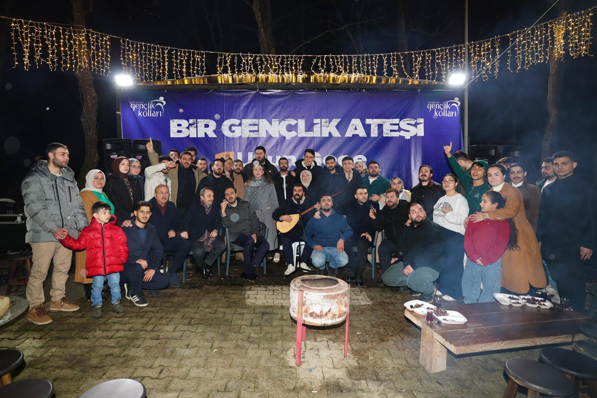 Akgencbagcilar's tweet photo. BİR GENÇLİK ATEŞİ 🔥
22 Mahalle Yönetimimizle Kirazlıbent tabiat parkında 1 Uzun Gece, 1 Sönmez Ateş” diyerek yaktığımız Bir Gençlik Ateşi, müzikler, halaylar ve oyunlarla geceye damga vurdu. Coşku ateş başında buluştu, gençliğin enerjisi alana yayıldı. İl Başkanımız Abdullah Özdemir ve İl Gençlik Kolları Başkanımız Nevzat Yüce’nin katılımlarıyla programımız daha da güçlendi. Bu ateş hiç sönmeyecek! 🔥