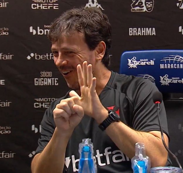 milenaa_ffc's tweet image. Mais um ano sem ver título KKKKKKKK 
CHORA, PORRA! CHORA!