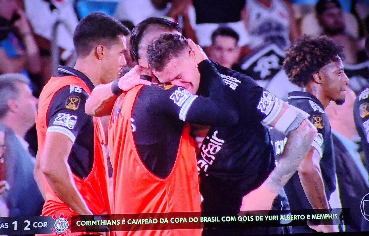 CR7Brasil's tweet photo. 14 anos, 6 meses e 22 dias com o grito de “campeão” preso na garganta 

Nao tem como ficar feliz com isso. https://t.co/28BZxGwidL