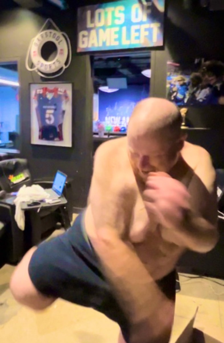 🚨 🚨 🚨 Breaking News 🚨 🚨 🚨 

Frank Walks 
Christmas Eve Special 
Frank X Arnold Schwarzenegger 

On Wednesday, Christmas Eve, a special episode of Frank Walks with Arnold &amp; Patrick Schwarzenegger will drop at 12 EST presented by BodyArmor.

After Arnold quote tweeted Frank’s