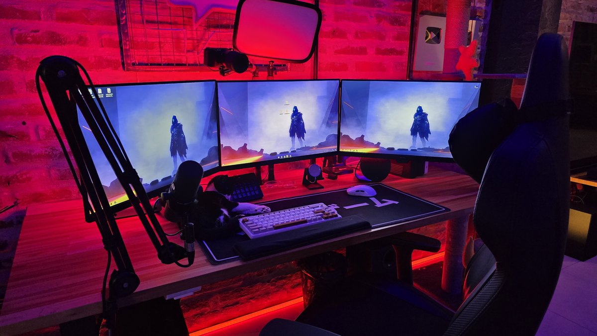 drigo's tweet image. Se termina 2025 y así nos quedó el setup este año.